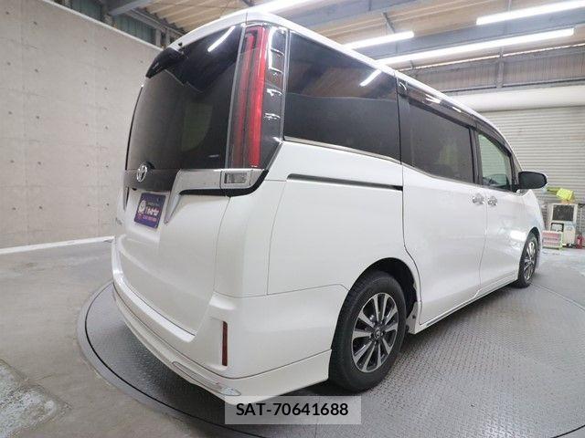 Toyota ESQUIRE 2017-12 2828753-1