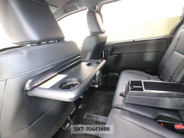 Toyota ESQUIRE 2017-12 2828753-8