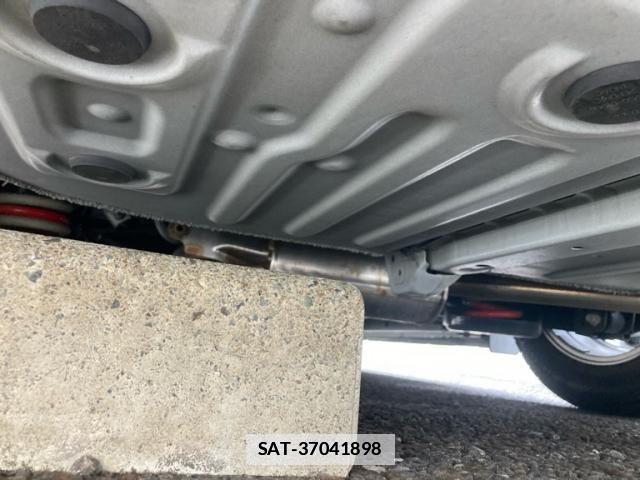 Toyota ESQUIRE 2021-12 3768191-11