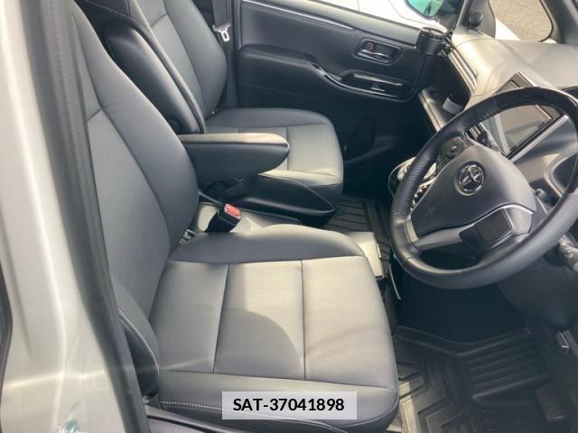 Toyota ESQUIRE 2021-12 3768191-14