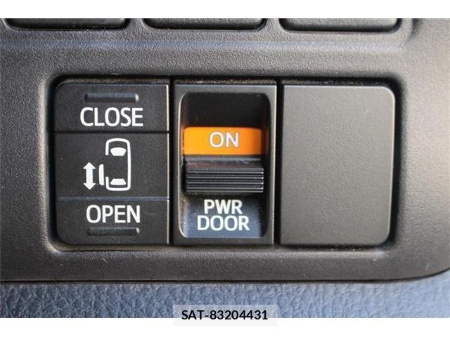 Toyota ESQUIRE 2015-09 4041701-4