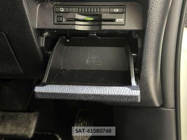 Toyota ESQUIRE 2014-11 4638819-17