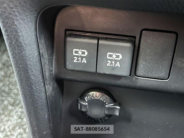 Toyota ESQUIRE 2021-03 6243856-22