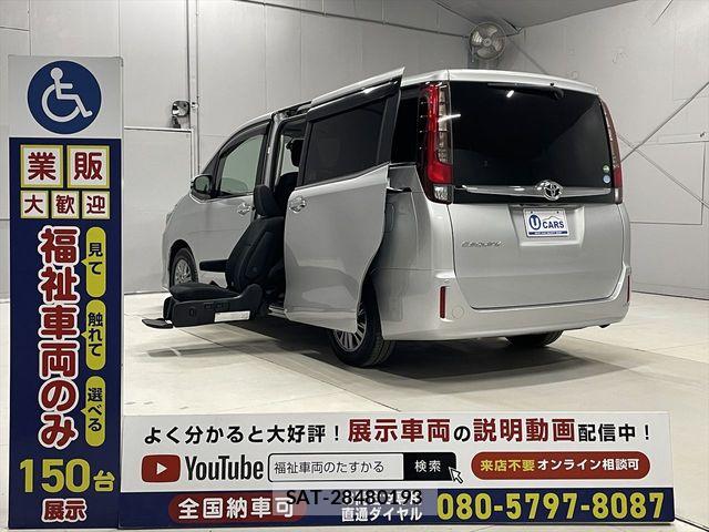 Toyota ESQUIRE 2015-03 6611735-0