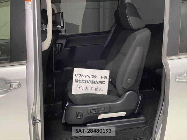 Toyota ESQUIRE 2015-03 6611735-9