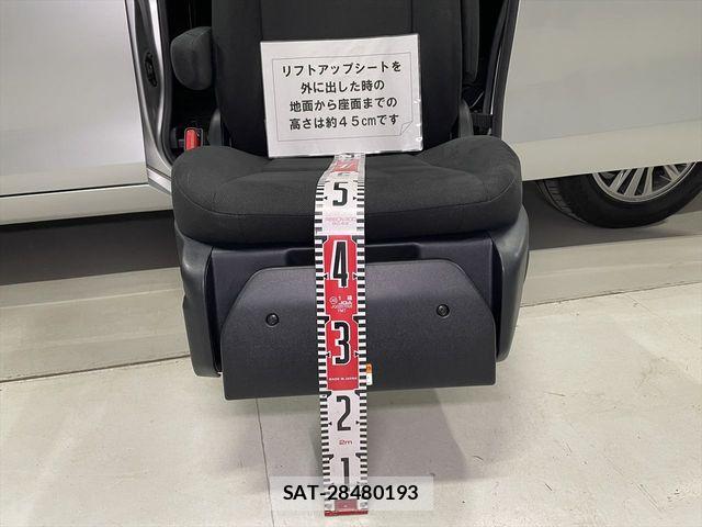 Toyota ESQUIRE 2015-03 6611735-5