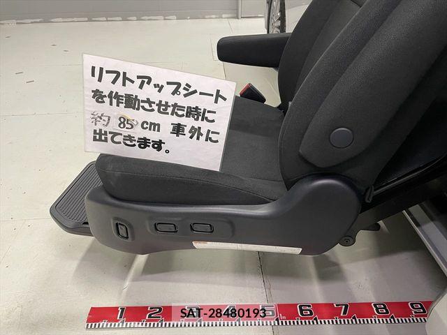 Toyota ESQUIRE 2015-03 6611735-6