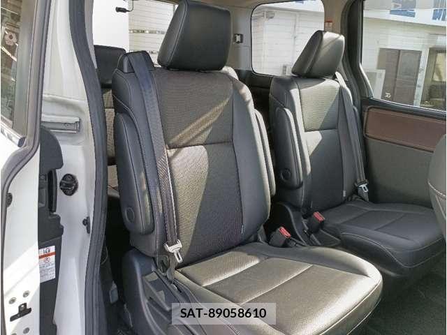 Toyota ESQUIRE 2015-01 6671226-29