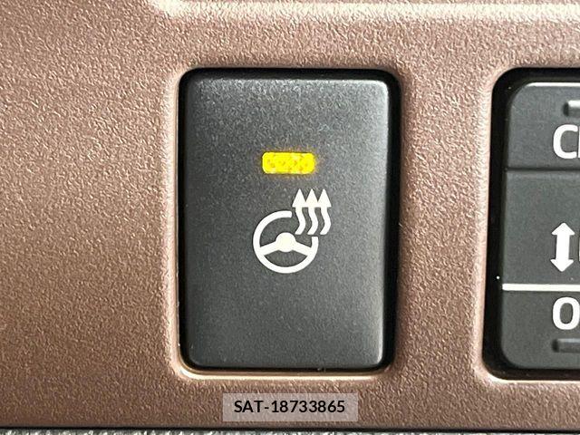 Toyota ESQUIRE 2019-04 6814845-6