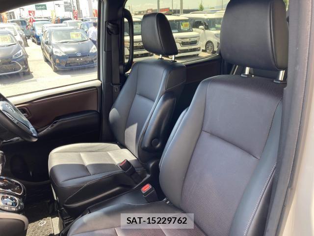 Toyota ESQUIRE 2020-09 6814842-25