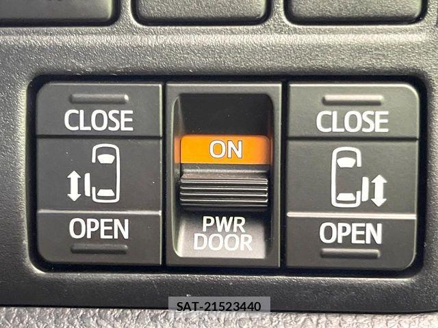 Toyota ESQUIRE 2017-10 6904770-6