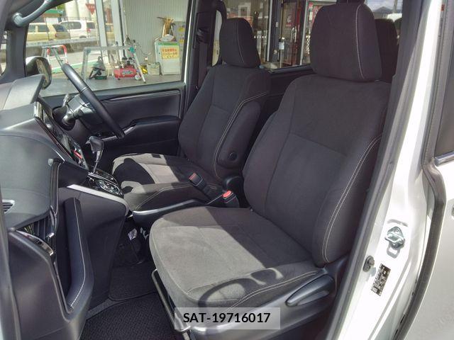 Toyota ESQUIRE 2017-09 6904771-12