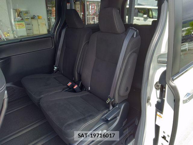 Toyota ESQUIRE 2017-09 6904771-13