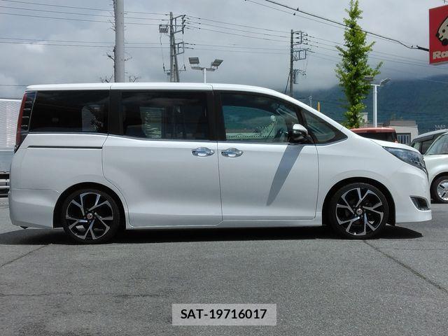 Toyota ESQUIRE 2017-09 6904771-3