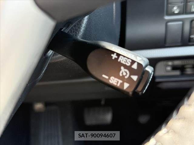 Toyota ESQUIRE 2018-06 6993410-26
