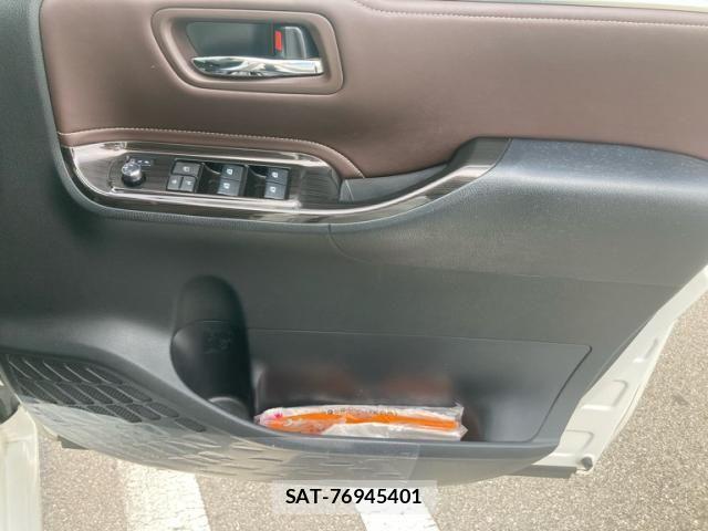 Toyota ESQUIRE 2018-04 7020419-16