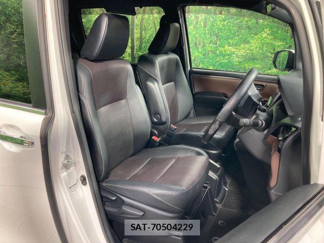 Toyota ESQUIRE 2021-04 7218134-7