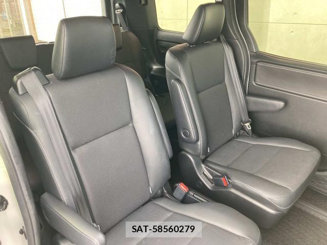 Toyota ESQUIRE 2018-02 7218126-23