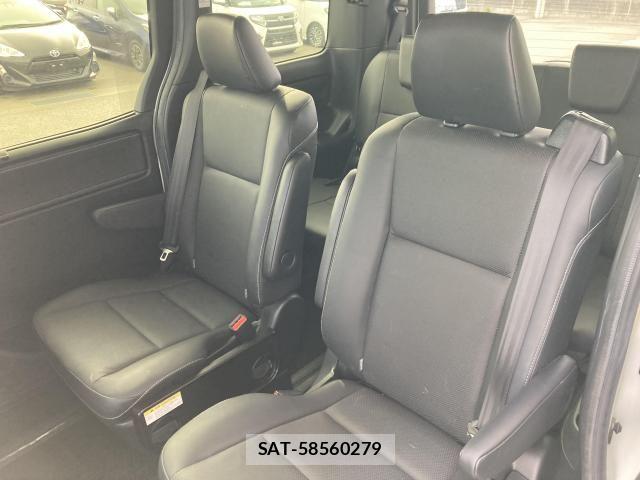 Toyota ESQUIRE 2018-02 7218126-27