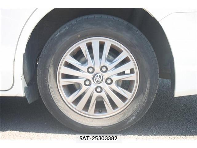 Toyota ESQUIRE 2016-04 7218118-19