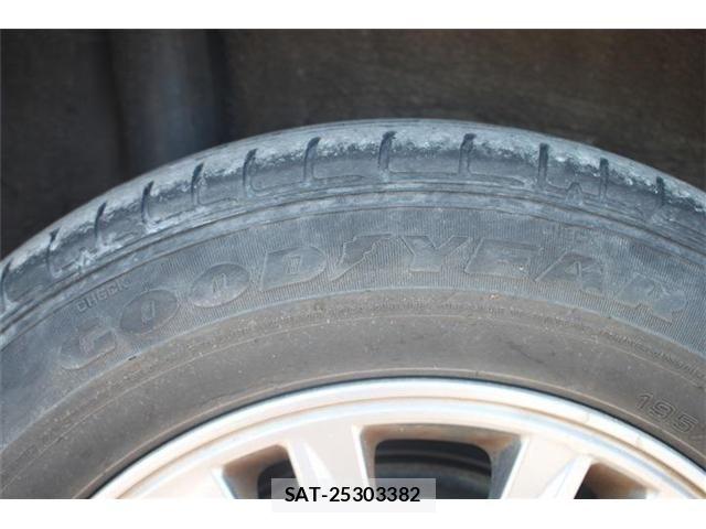 Toyota ESQUIRE 2016-04 7218118-22