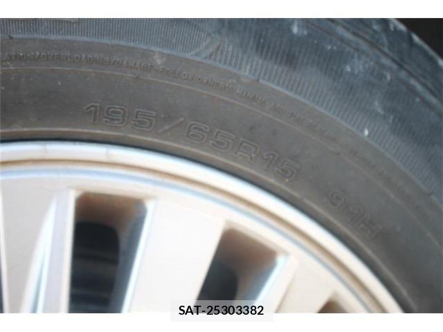 Toyota ESQUIRE 2016-04 7218118-23