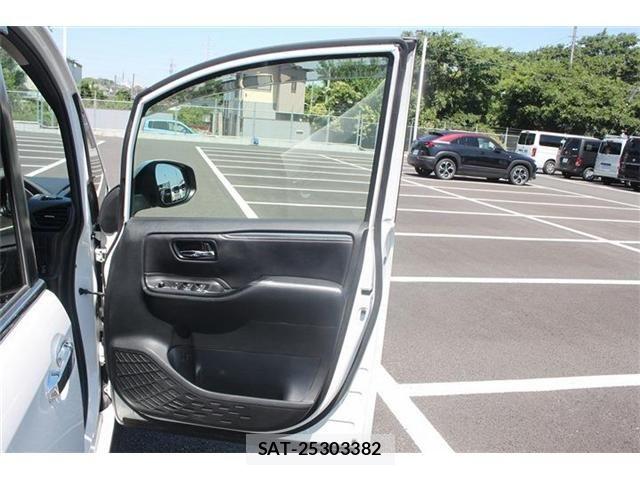 Toyota ESQUIRE 2016-04 7218118-24