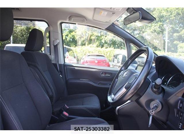 Toyota ESQUIRE 2016-04 7218118-25