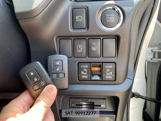 Toyota ESQUIRE 2015-06 7218117-22