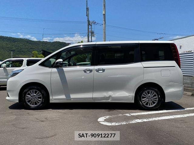 Toyota ESQUIRE 2015-06 7218117-4