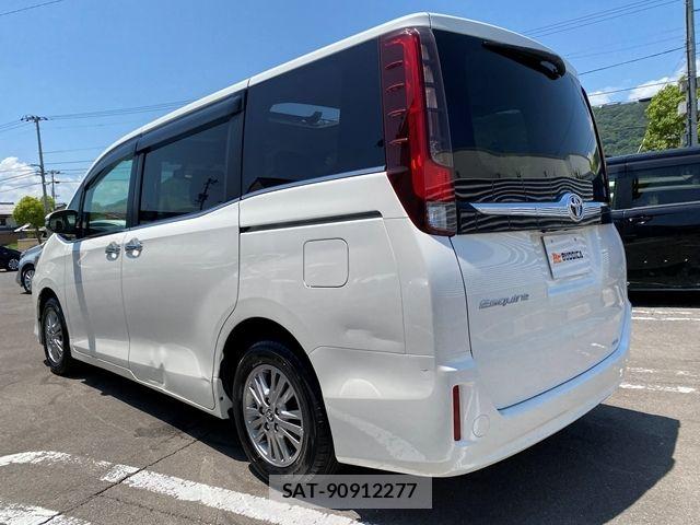 Toyota ESQUIRE 2015-06 7218117-8