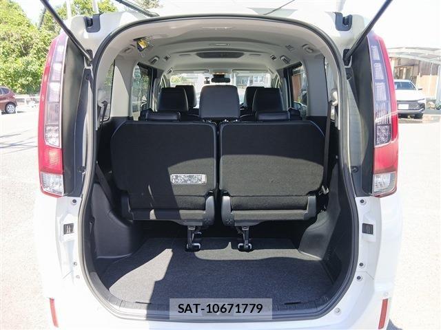 Toyota ESQUIRE 2017-03 7218122-17