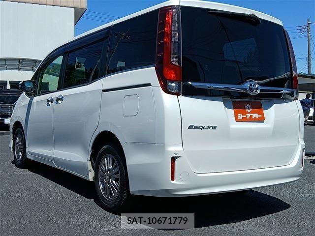 Toyota ESQUIRE 2017-03 7218122-23