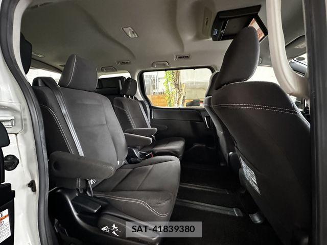 Toyota ESQUIRE 2014-11 7218112-11