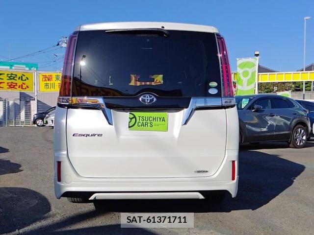 Toyota ESQUIRE 2017-11 7218120-9
