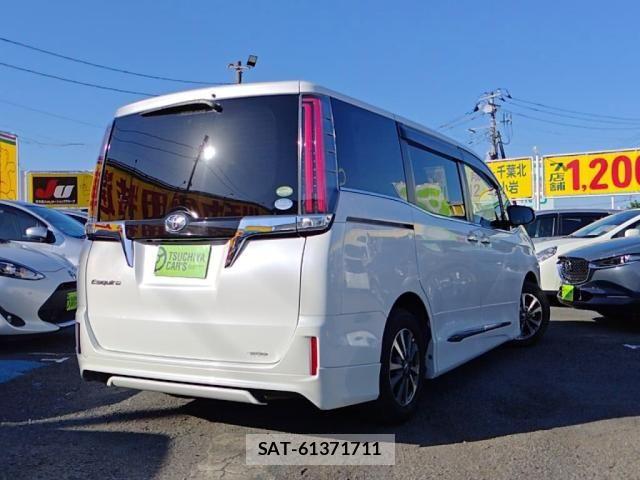 Toyota ESQUIRE 2017-11 7218120-1