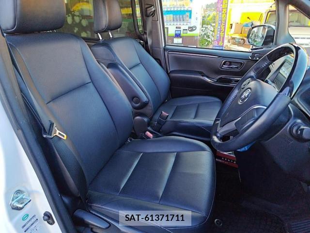 Toyota ESQUIRE 2017-11 7218120-20