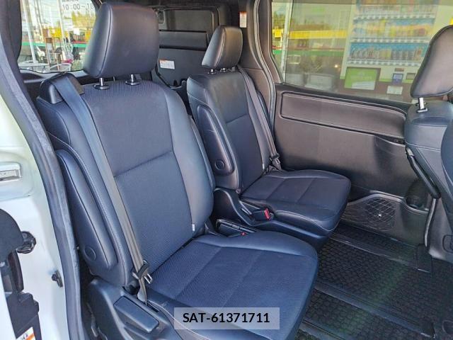 Toyota ESQUIRE 2017-11 7218120-21