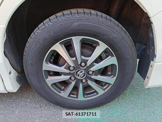 Toyota ESQUIRE 2017-11 7218120-27