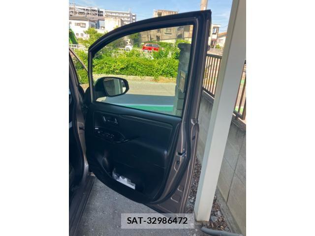 Toyota ESQUIRE 2017-12 7250727-7
