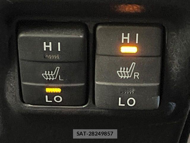 Toyota ESQUIRE 2019-05 7326934-5