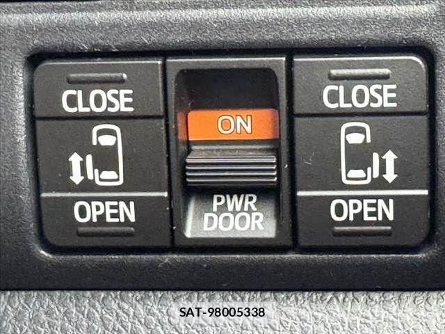 Toyota ESQUIRE 2015-12 7326940-4