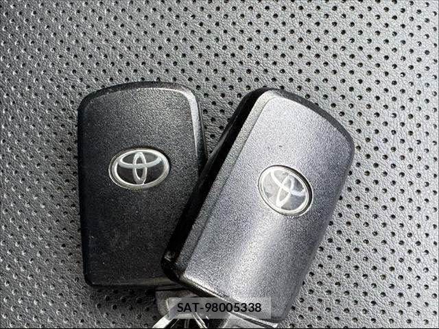 Toyota ESQUIRE 2015-12 7326940-6