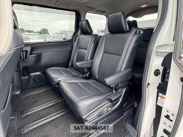 Toyota ESQUIRE 2017-04 7357664-17