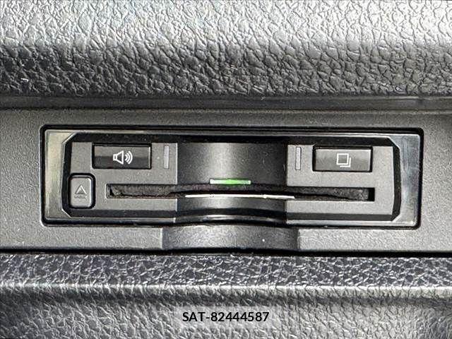 Toyota ESQUIRE 2017-04 7357664-4