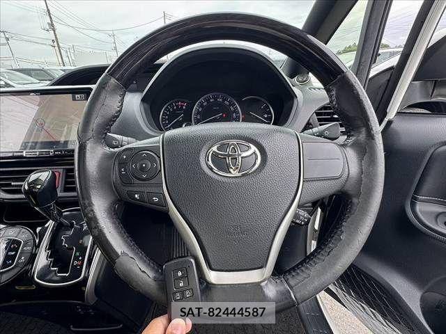 Toyota ESQUIRE 2017-04 7357664-6