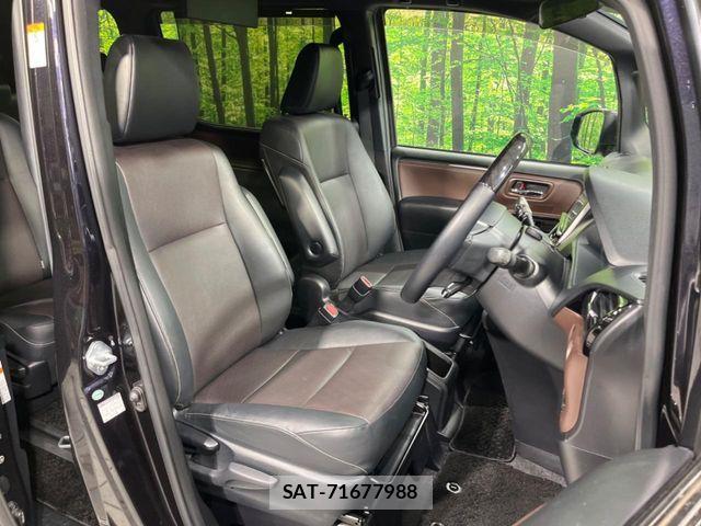 Toyota ESQUIRE 2018-03 7392077-7