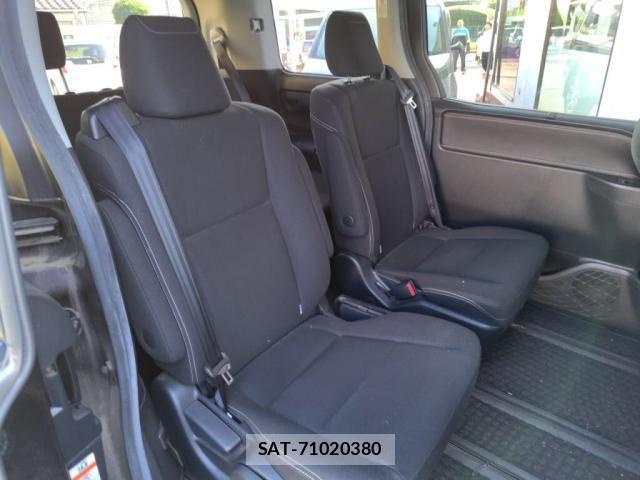 Toyota ESQUIRE 2016-05 7454143-21