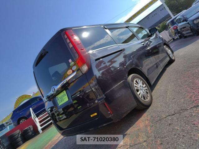 Toyota ESQUIRE 2016-05 7454143-25