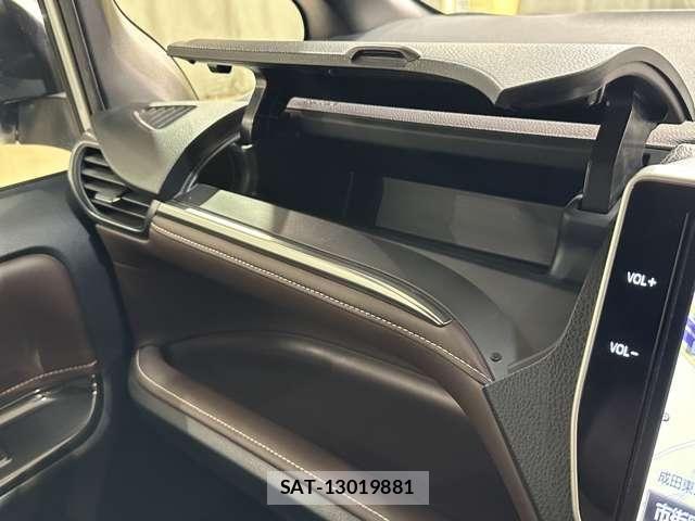 Toyota ESQUIRE 2018-06 7616412-26